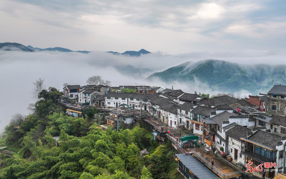 云端村居