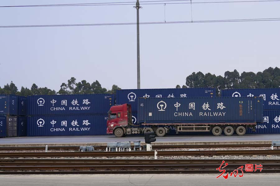【发现最美铁路】中老铁路货物运输总量突破5600万吨