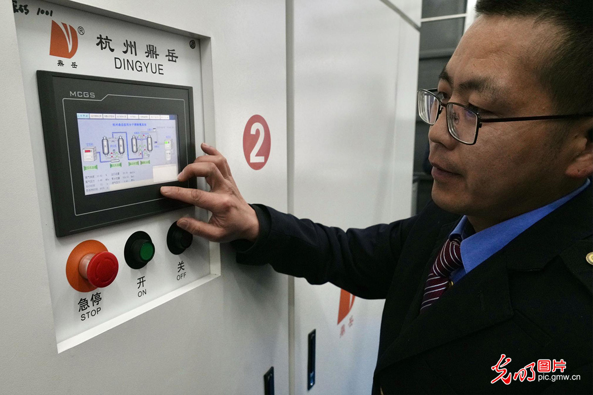 【发现最美铁路】丽香铁路“高原氧仓”守护者