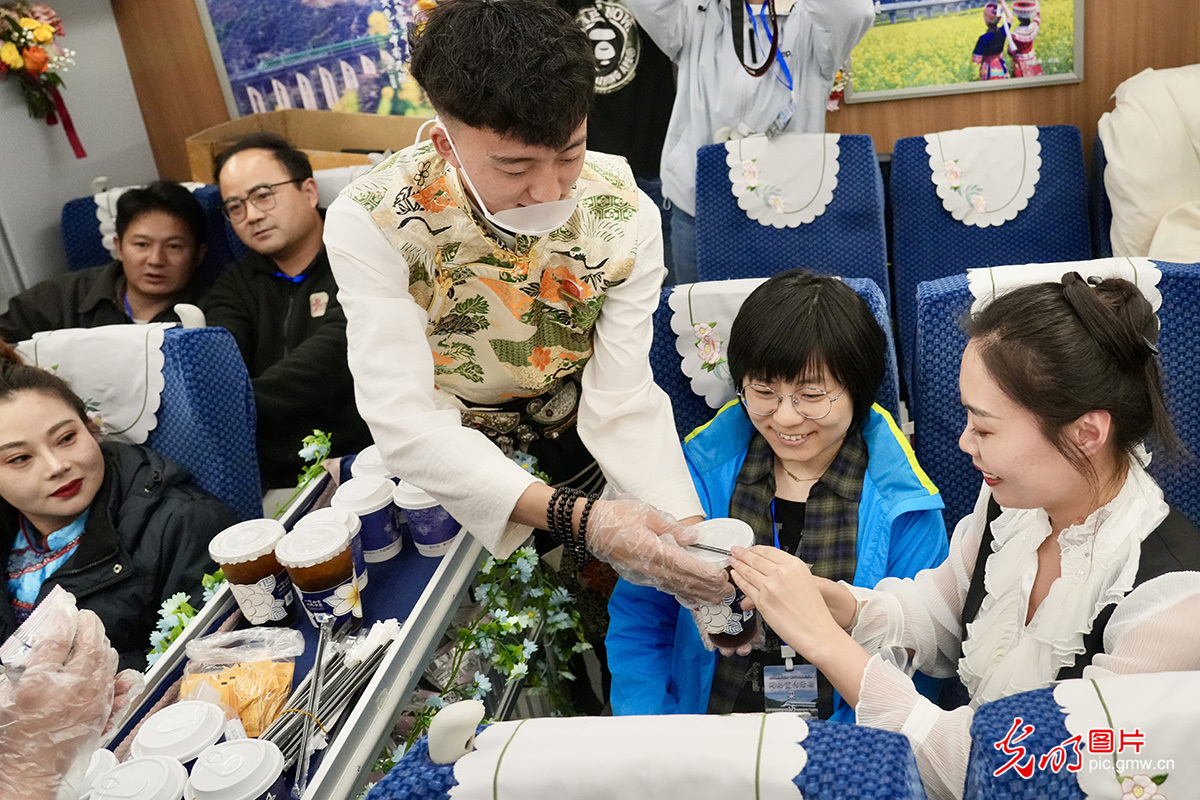 【发现最美铁路】一路向“香” 赏花列车带你解锁云南的浪漫