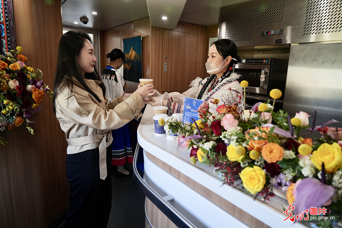 【发现最美铁路】一路向“香” 赏花列车带你解锁云南的浪漫