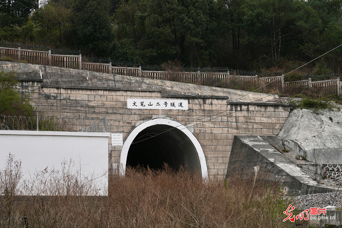 【发现最美铁路】“隐形人”守护天路：丽香铁路背后的5G满格密码