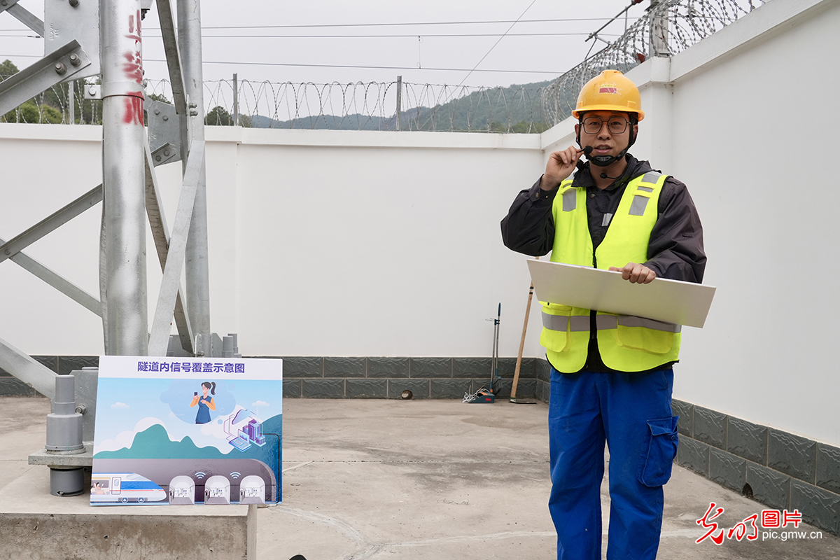 【发现最美铁路】“隐形人”守护天路：丽香铁路背后的5G满格密码