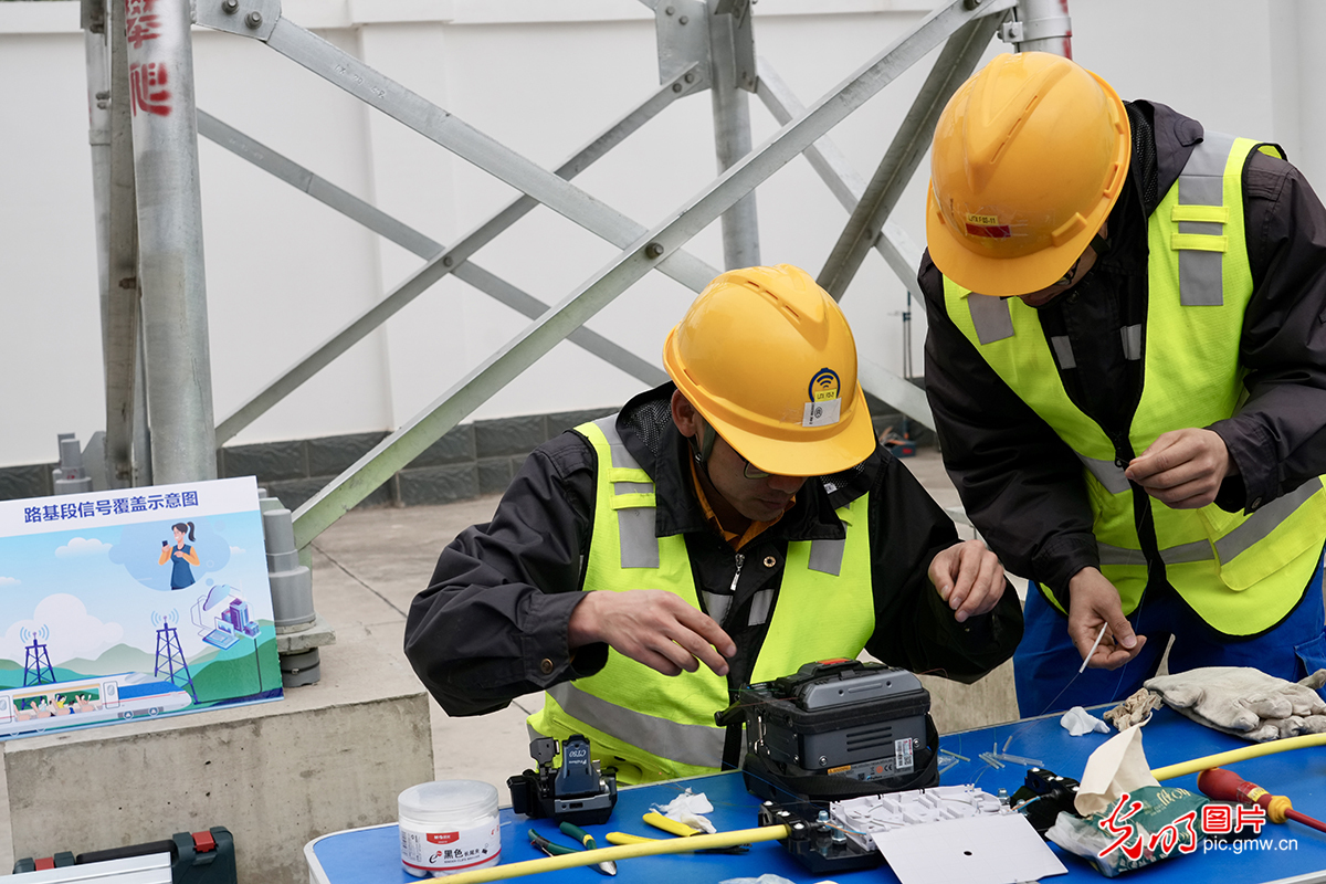 【发现最美铁路】“隐形人”守护天路：丽香铁路背后的5G满格密码