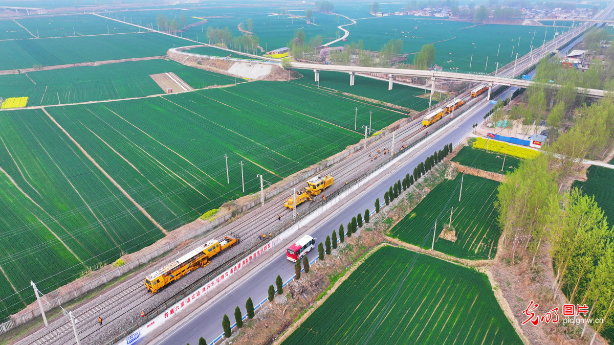河南郑州：京广铁路、瓦日铁路集中修同时启动