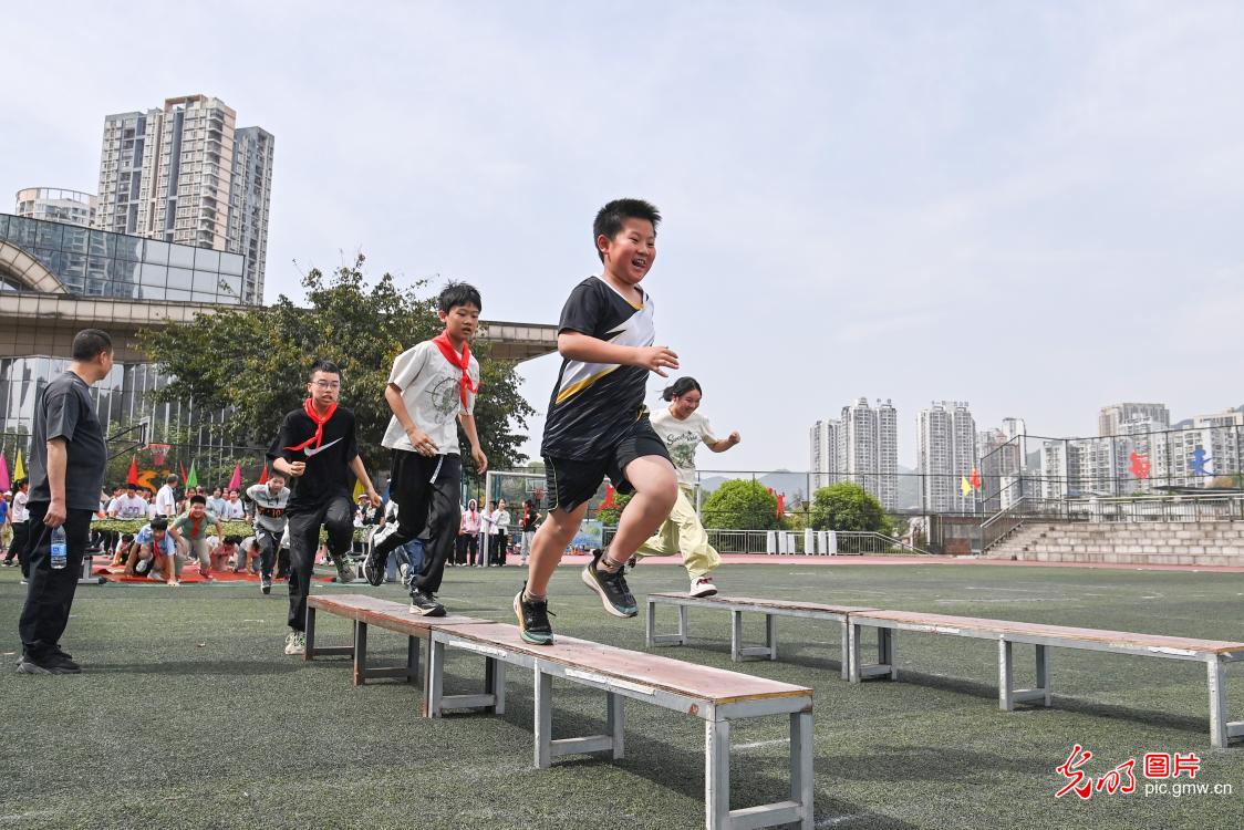 “战地小英雄”趣味军运嗨翻天