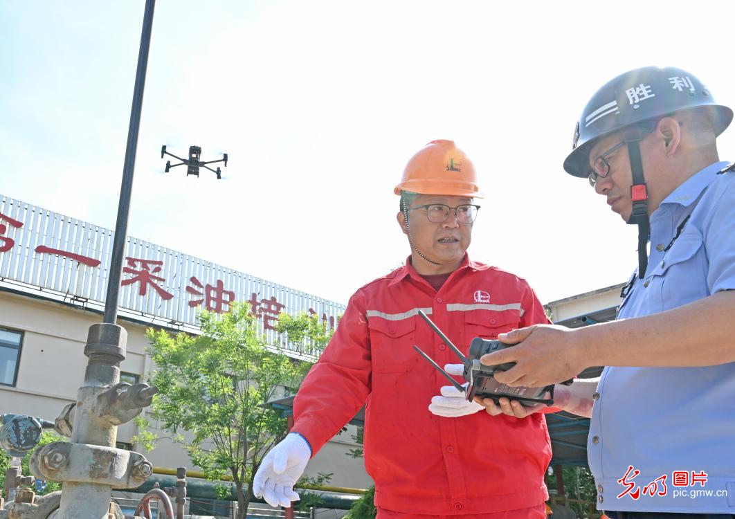 五一坚守 绘就奋斗底色