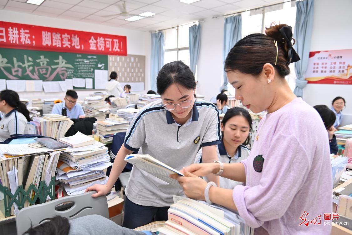 冲刺高考：青春逐梦正当时