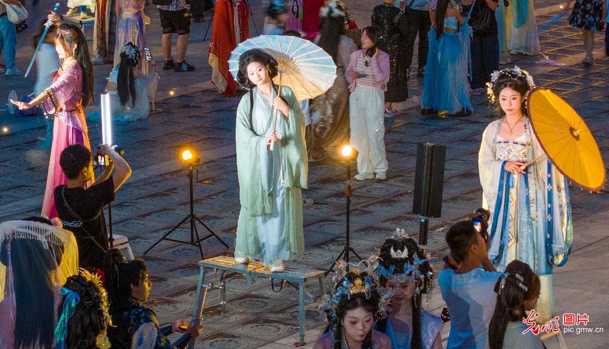 古城“夜经济”活力旺