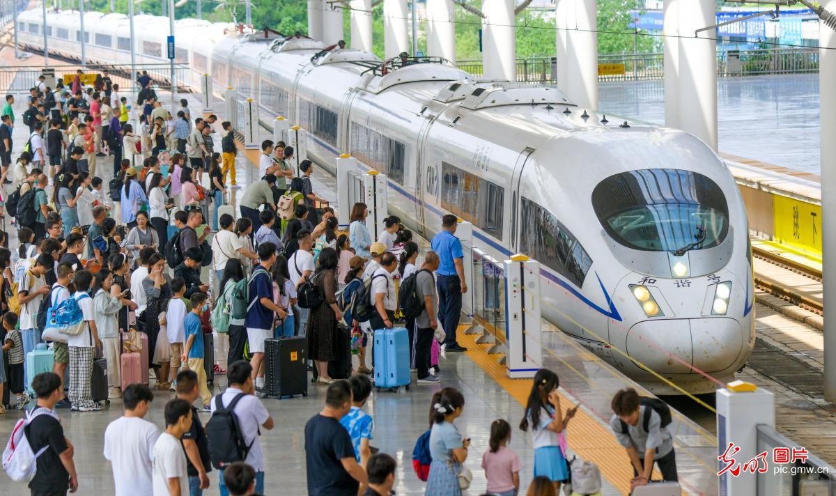 2025暑运拉开帷幕 开启出行“新时速”