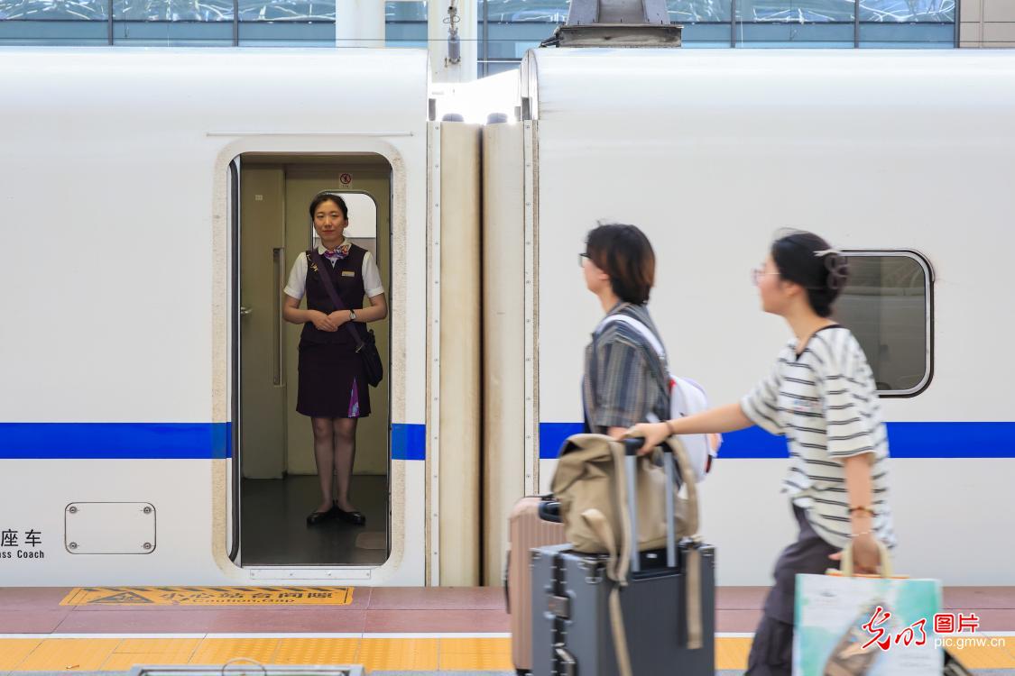 2025暑运拉开帷幕 开启出行“新时速”