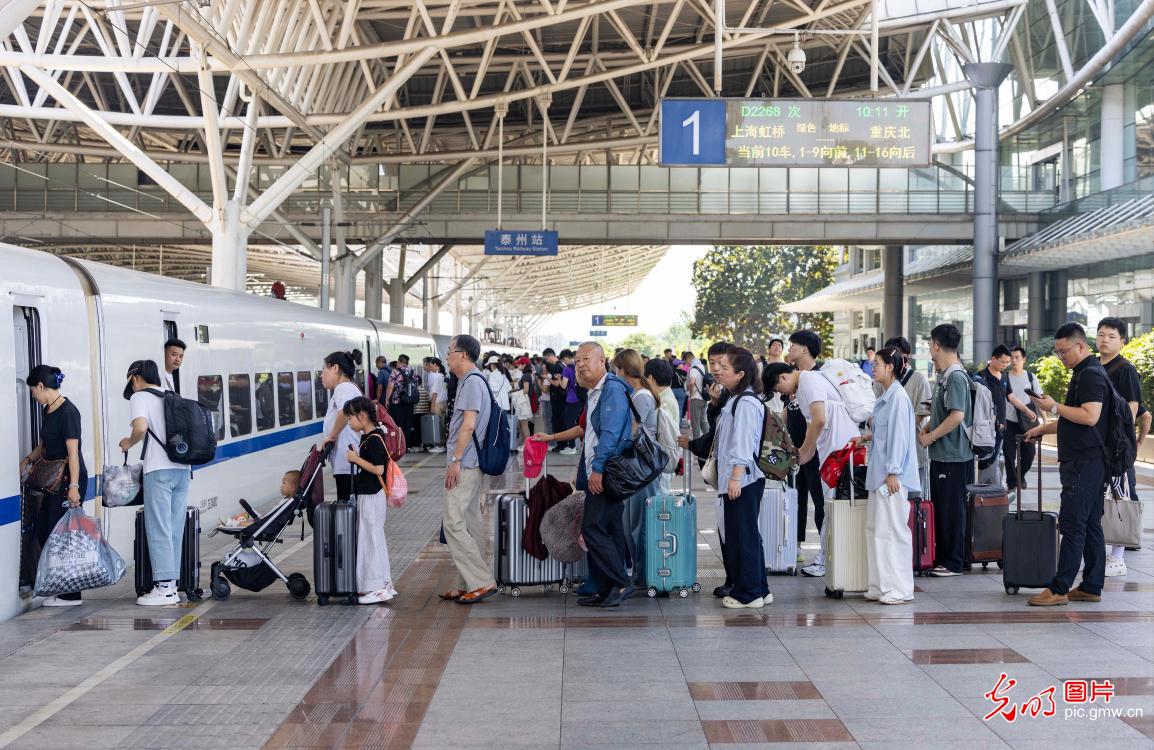 2025暑运拉开帷幕 开启出行“新时速”