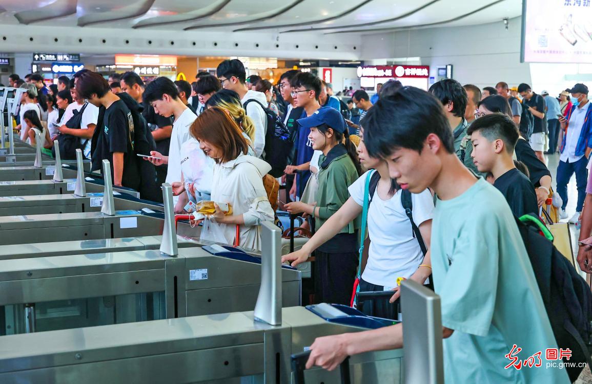2025暑运拉开帷幕 开启出行“新时速”