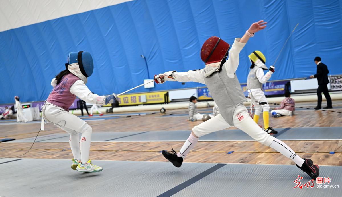 少年剑客展锋芒