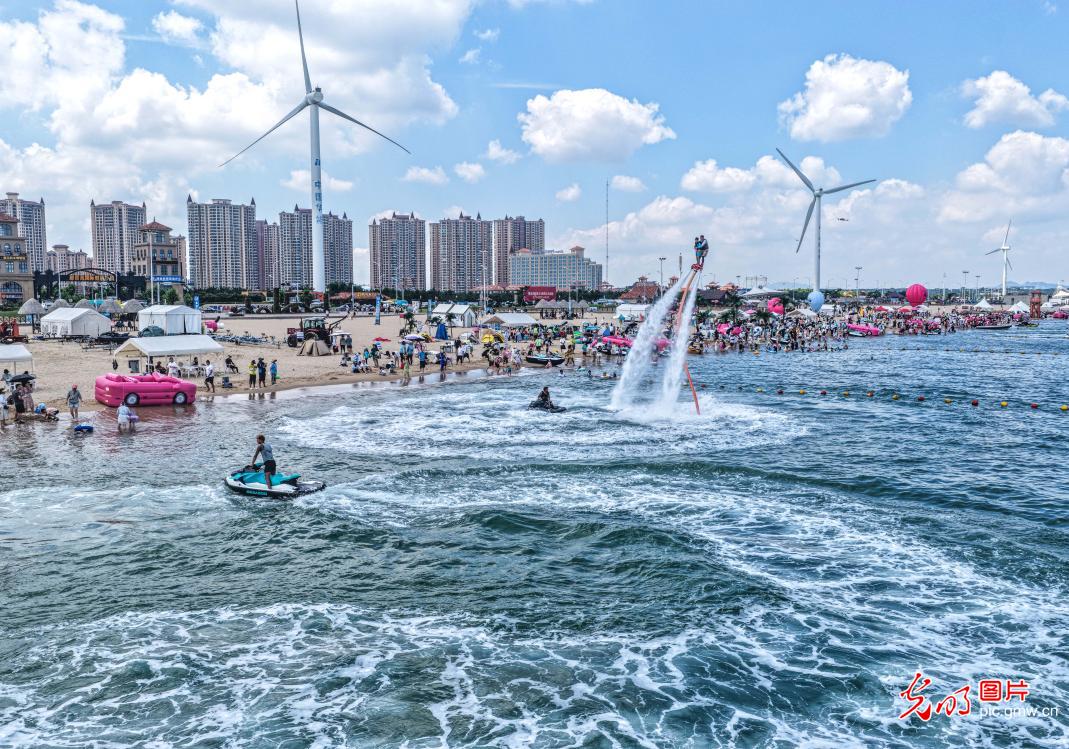 戏水纳凉乐享夏日