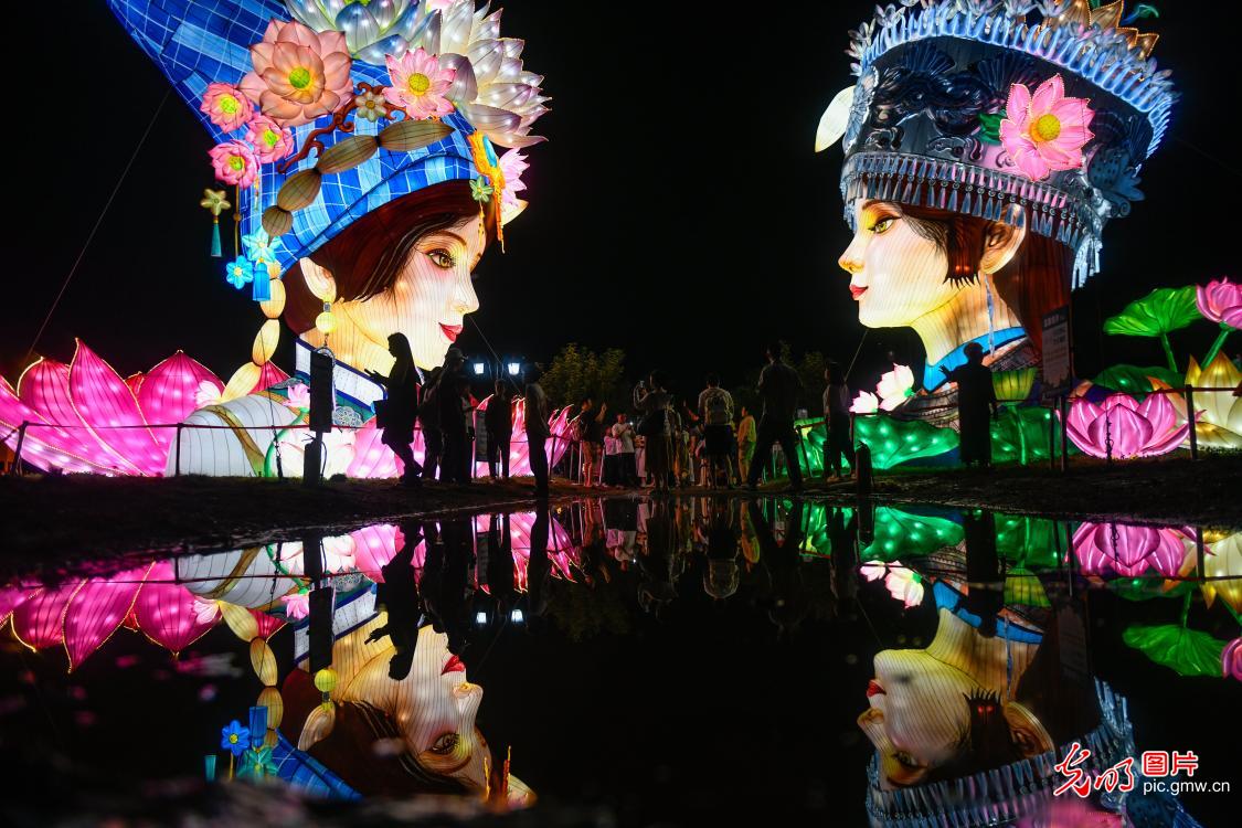 夜游火爆 点亮乡村“夜经济”