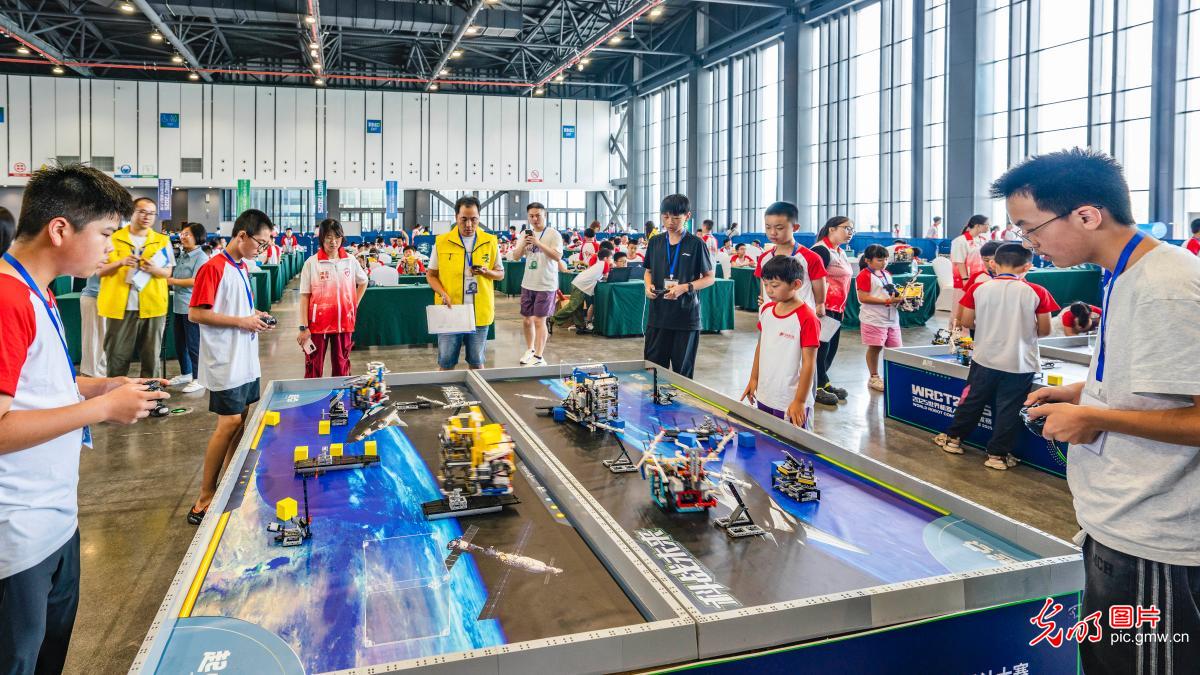 世界机器人大赛江苏省选拔赛举行