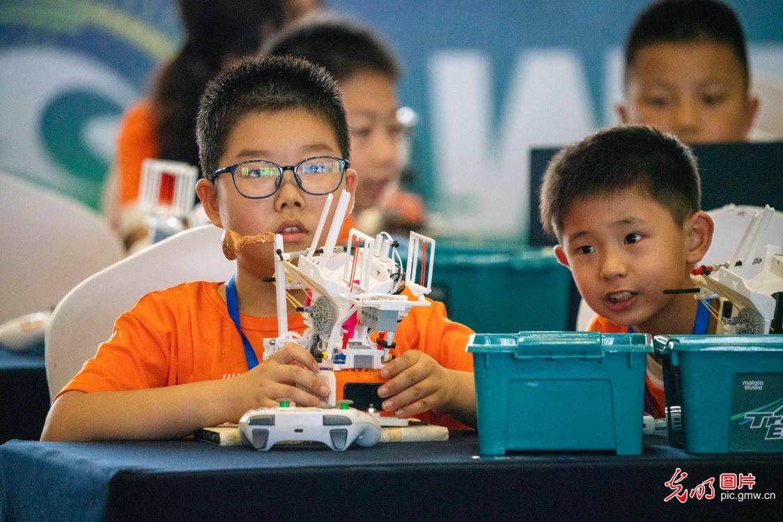 世界机器人大赛江苏省选拔赛举行