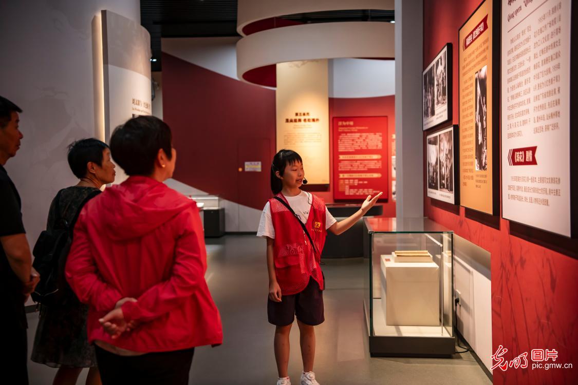 小小讲解员 暑期显身手