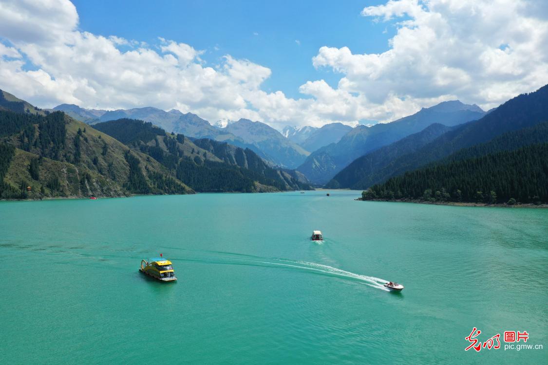 天山天池美景引客来
