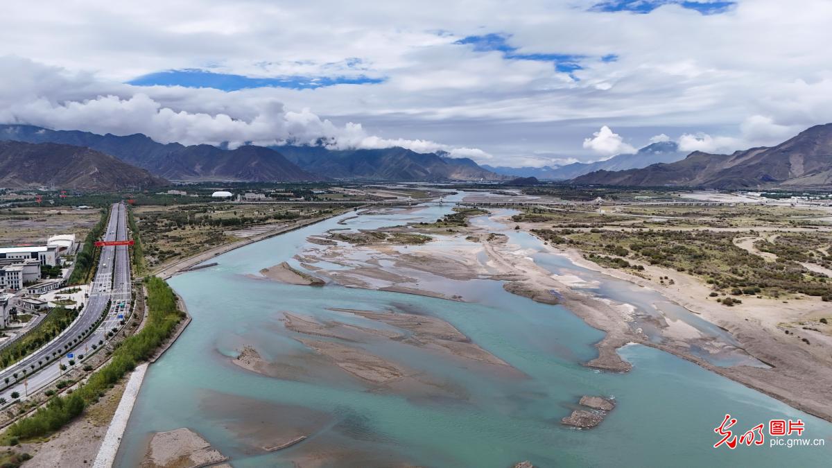 河展高原 雄浑灵动