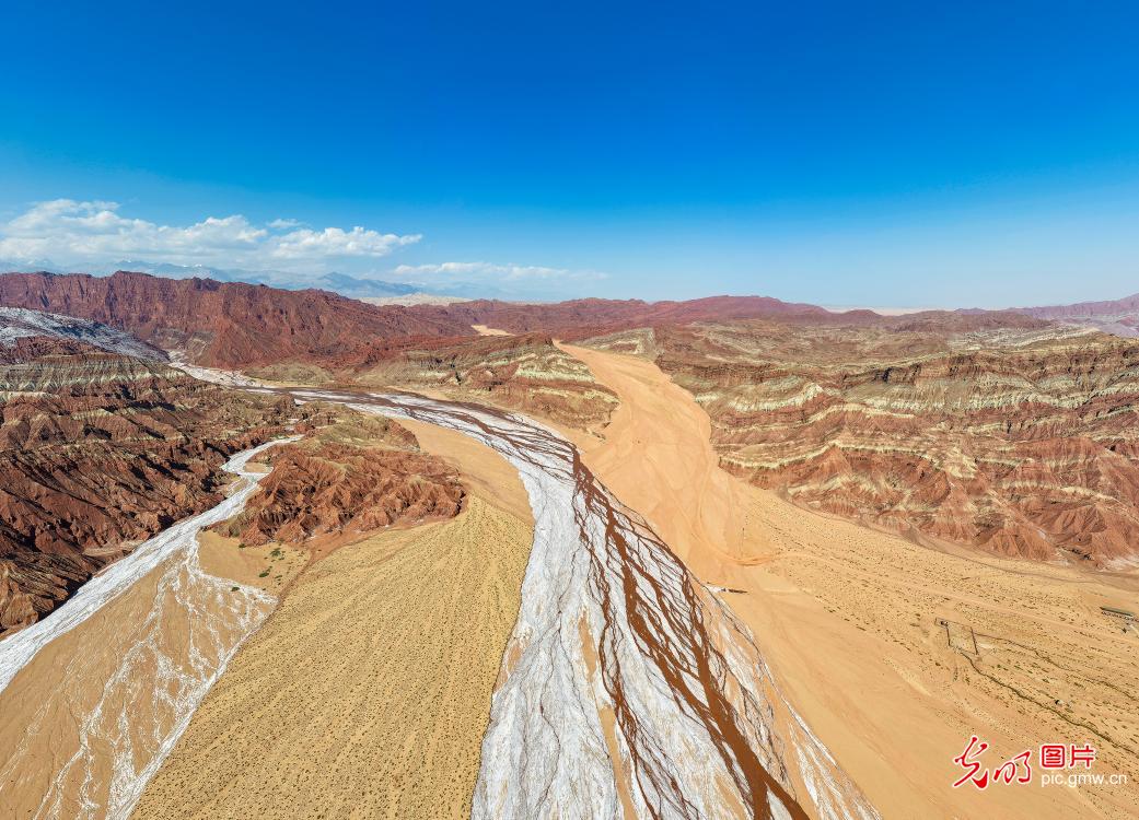新疆阿克苏温宿托木尔大峡谷自然奇观