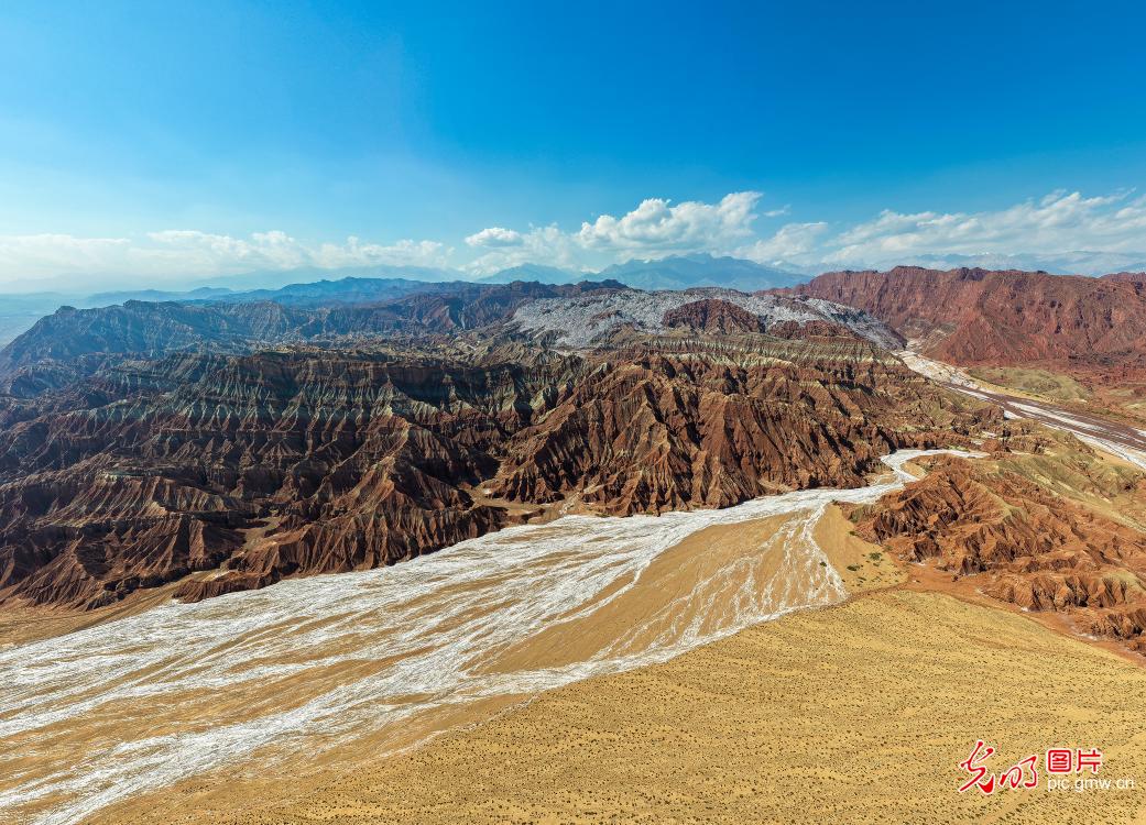 新疆阿克苏温宿托木尔大峡谷自然奇观