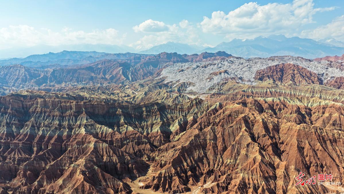 新疆阿克苏温宿托木尔大峡谷自然奇观