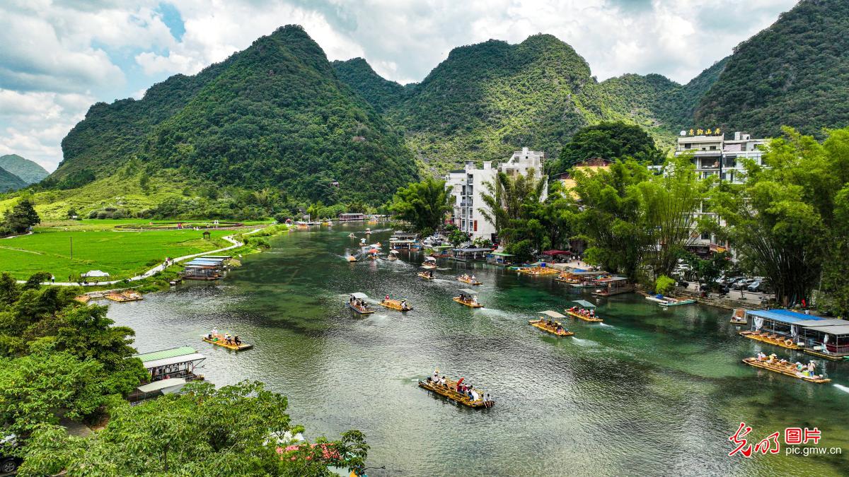 竹排泛碧波 山水引客来