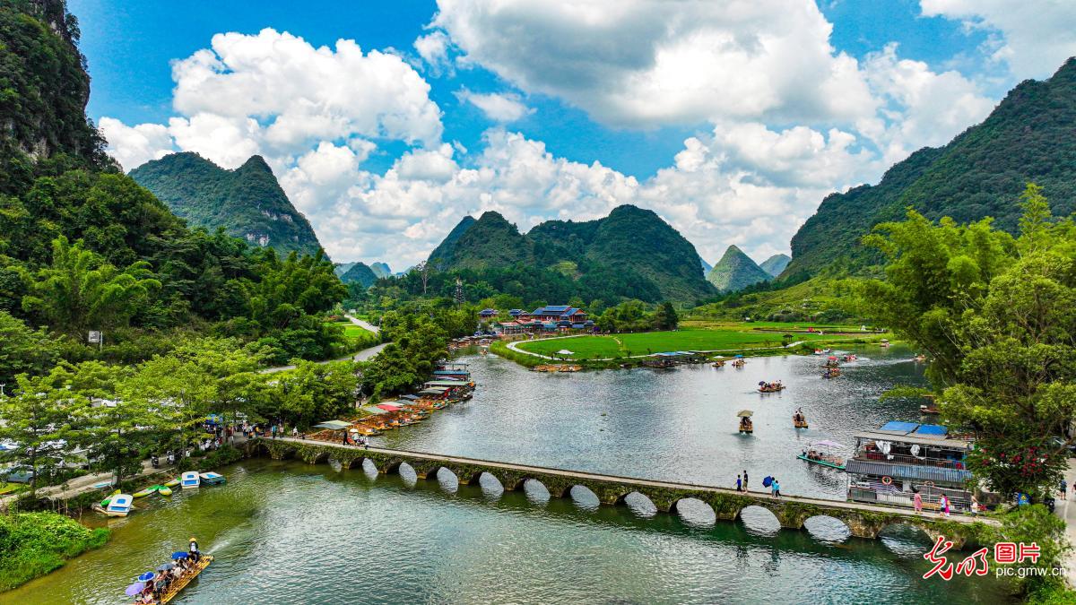 竹排泛碧波 山水引客来