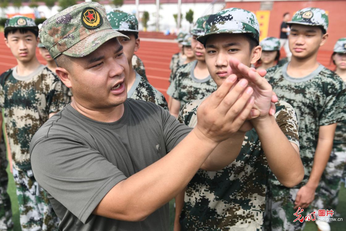 军训开启新学期“第一课”