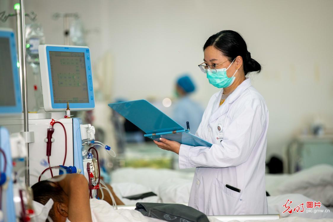 坚守岗位迎接“中国医师节”