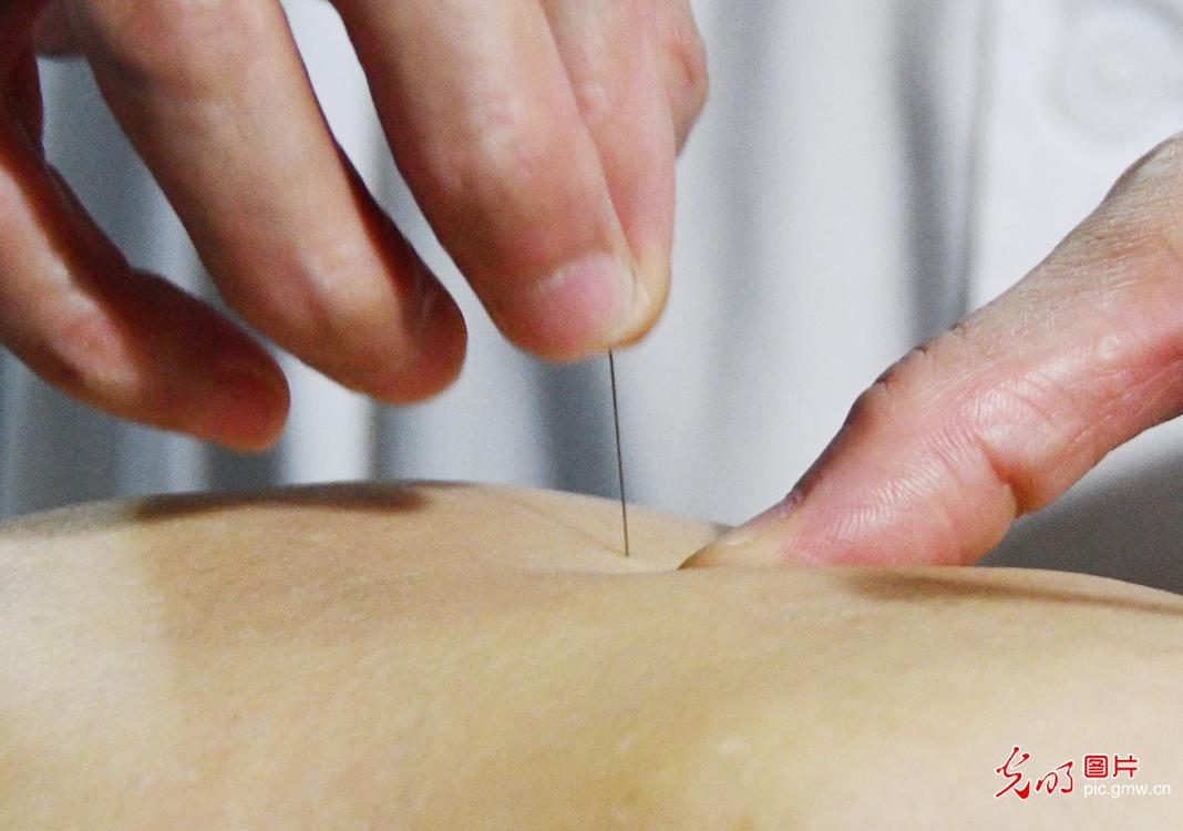 坚守岗位迎接“中国医师节”