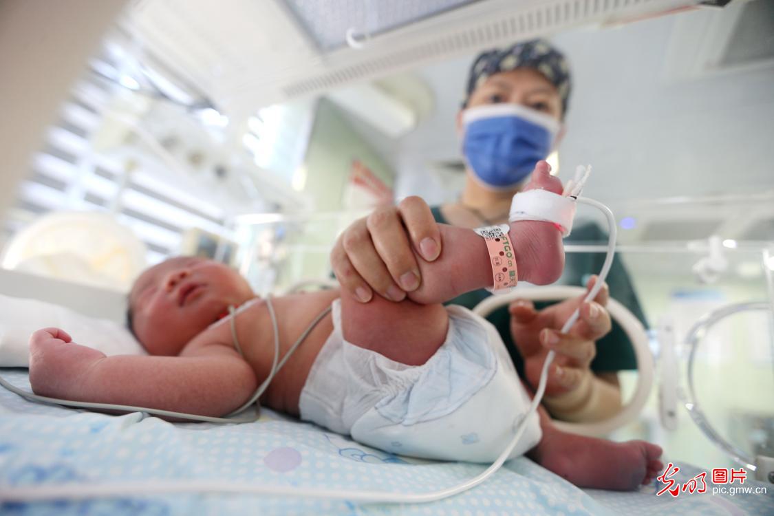 坚守岗位迎接“中国医师节”