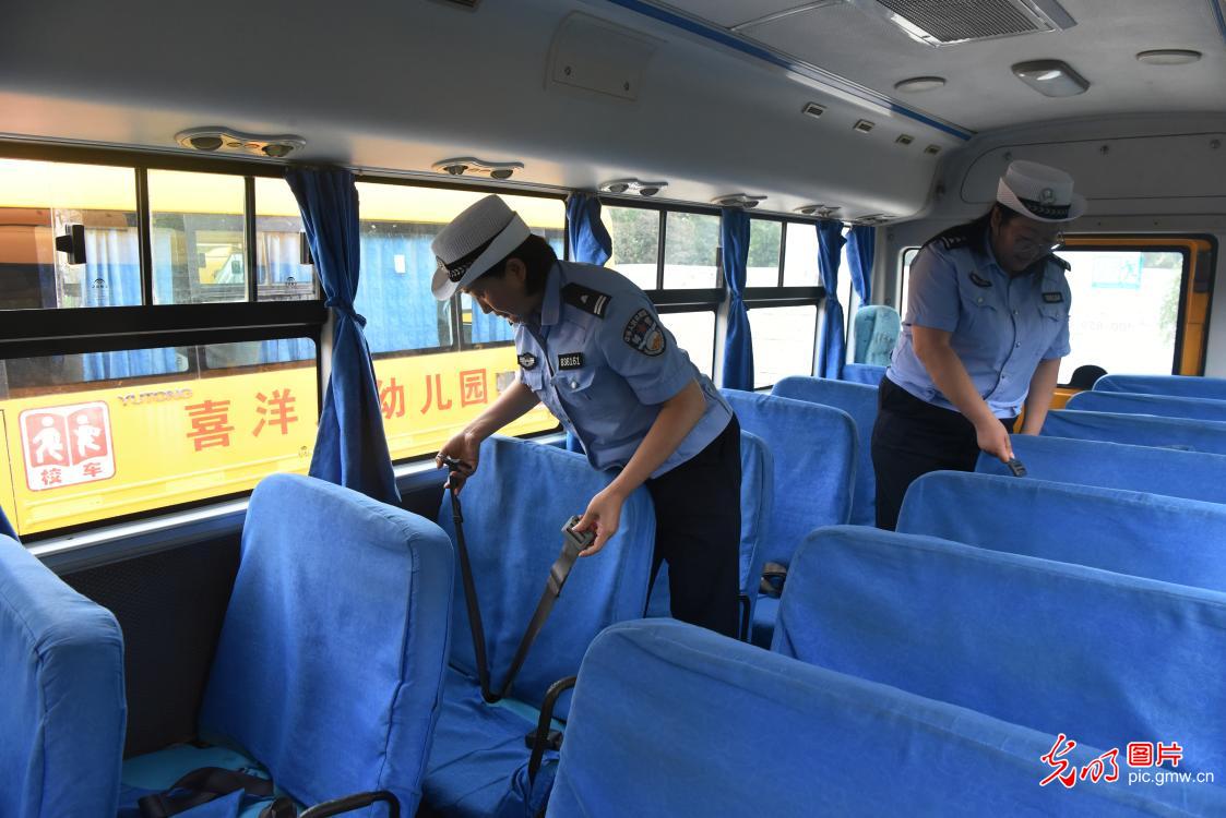 校车“体检”迎开学