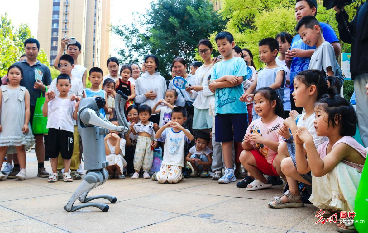 科普大篷车进社区 让科学触手可及