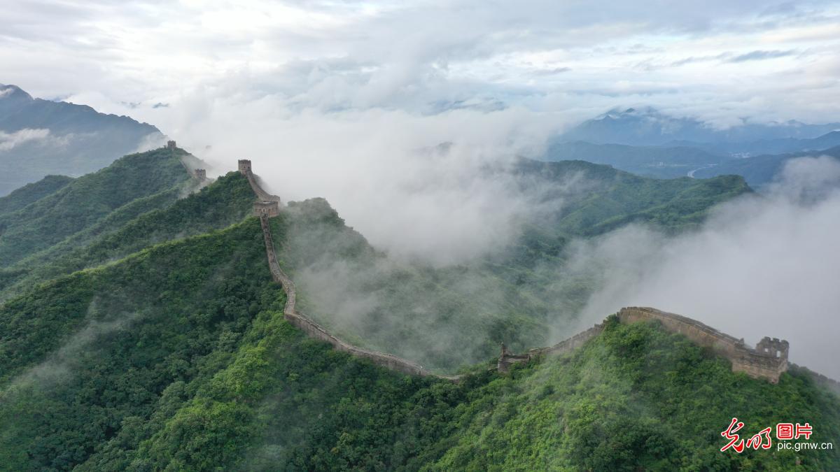 初秋金山岭长城美如画