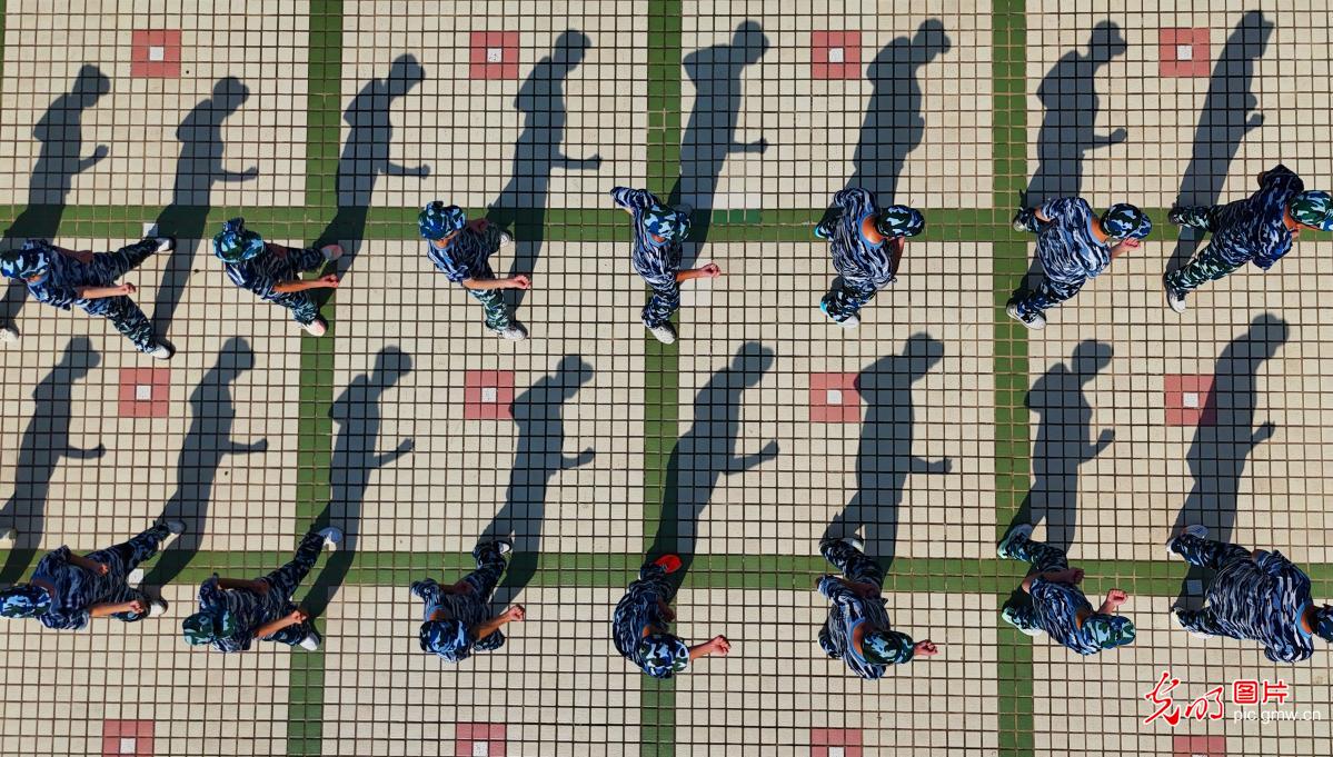 新生军训迎开学