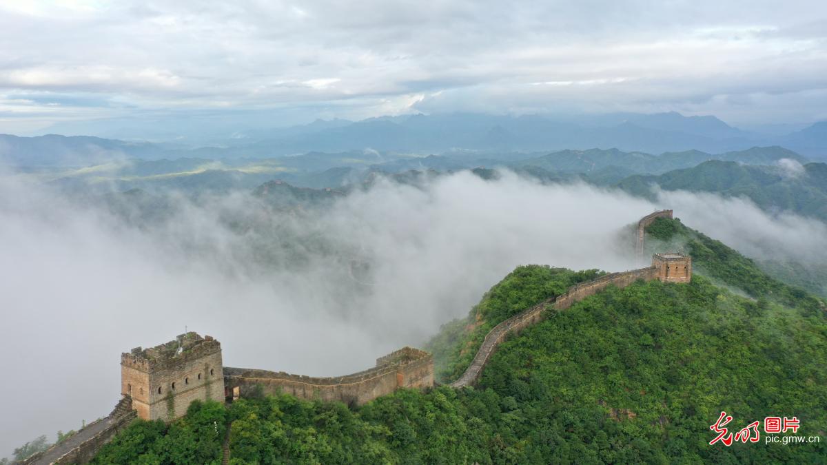 初秋金山岭长城美如画