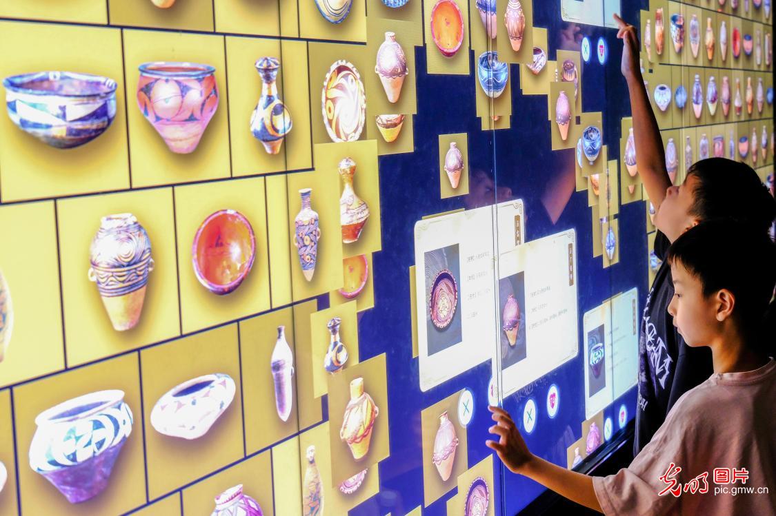 暑假临近尾声 博物馆热度不减