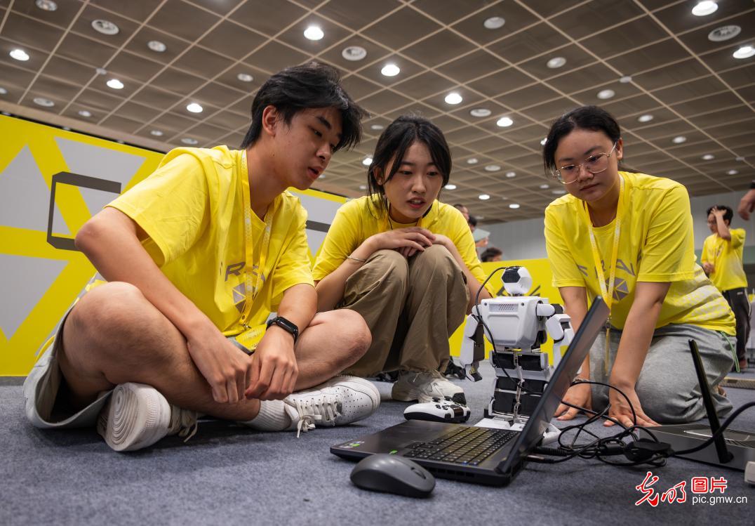 2025全国人形机器人大赛开赛 百余所高校角逐前沿技术