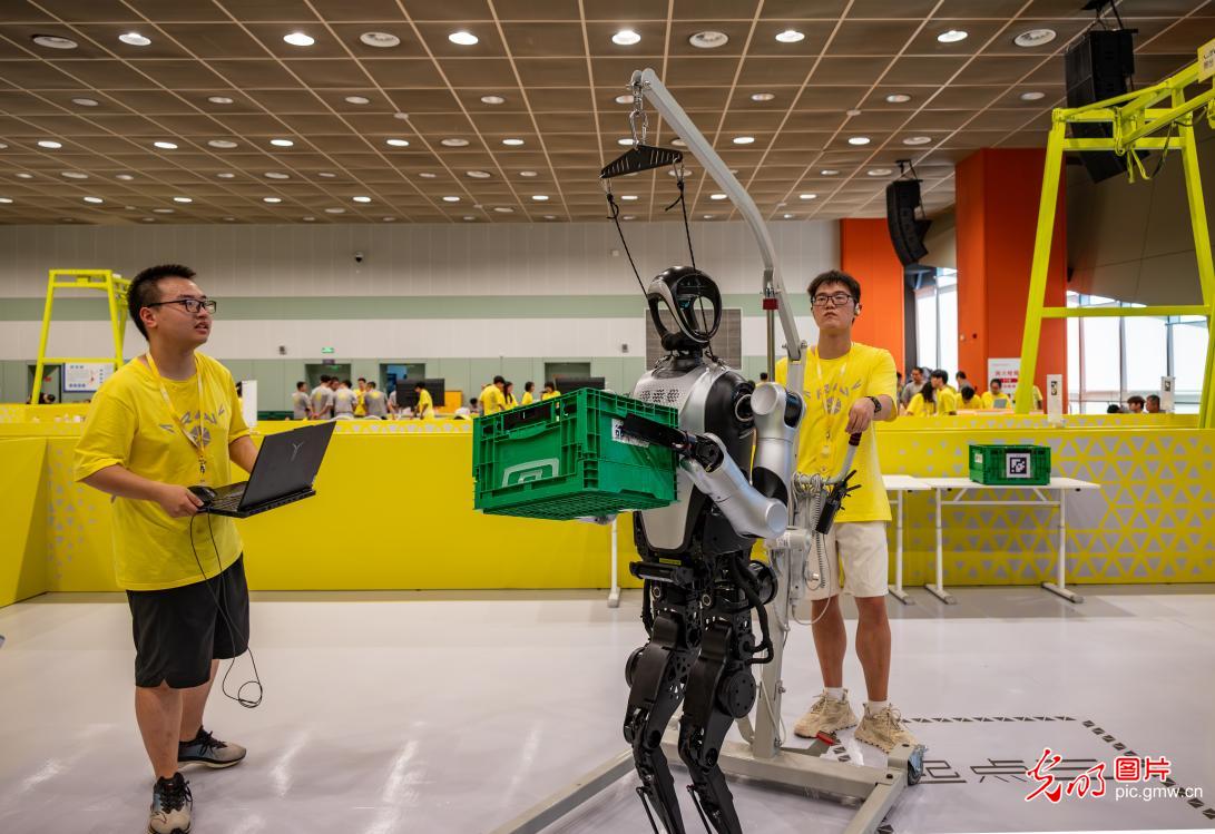 2025全国人形机器人大赛开赛 百余所高校角逐前沿技术