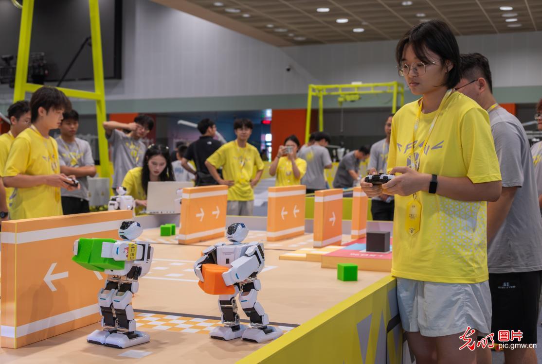 2025全国人形机器人大赛开赛 百余所高校角逐前沿技术