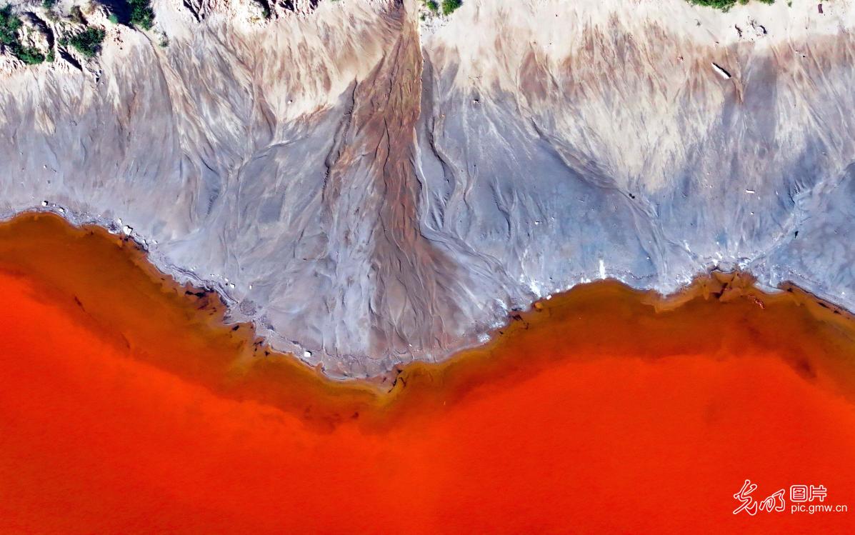 芒乃淖尔盐湖景色迷人引客来