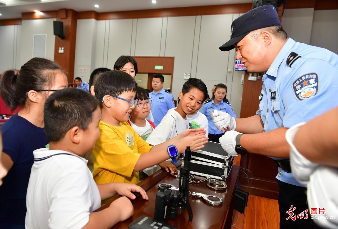 开学前的“法治课堂”