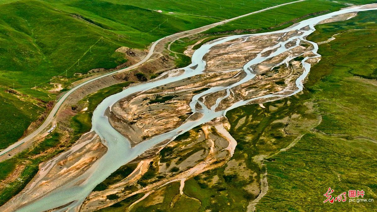 初秋黑河源头蜿蜒壮美