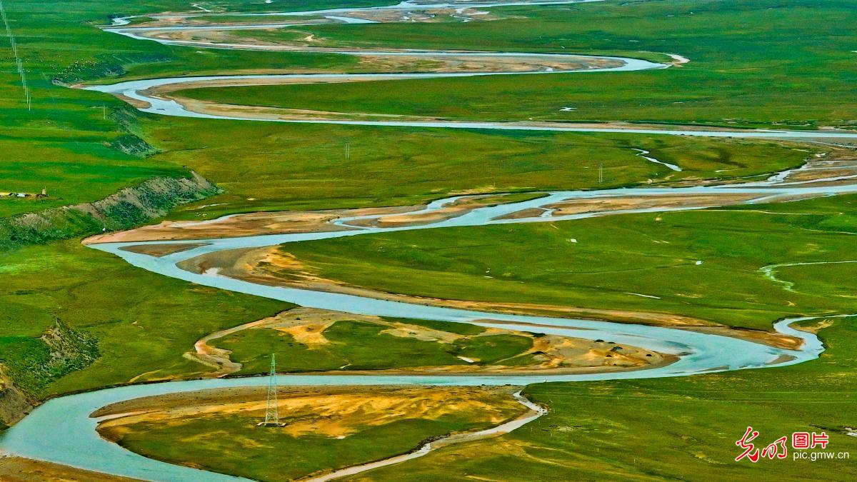初秋黑河源头蜿蜒壮美
