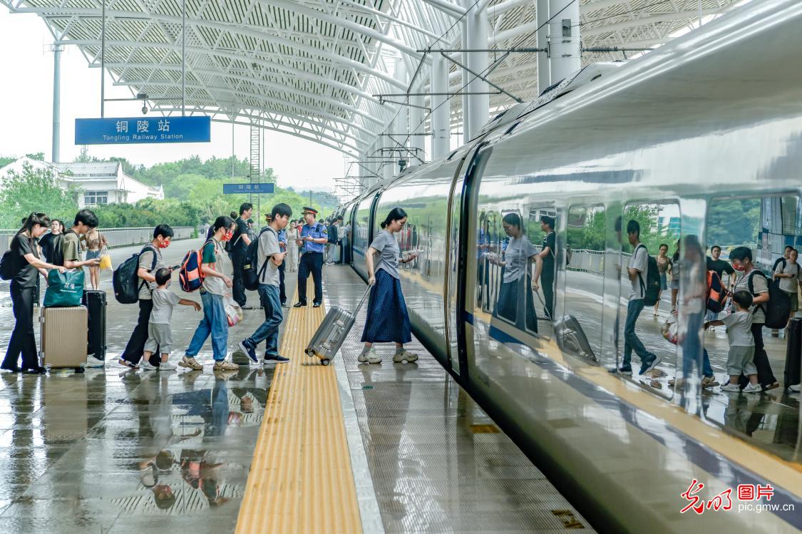 暑运迎来返程客流高峰