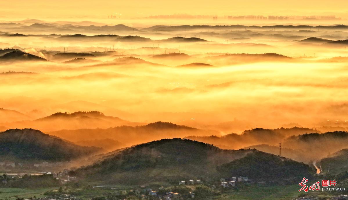 远山如黛美如画