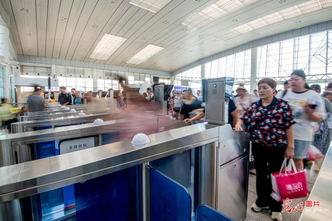 暑运迎来返程客流高峰